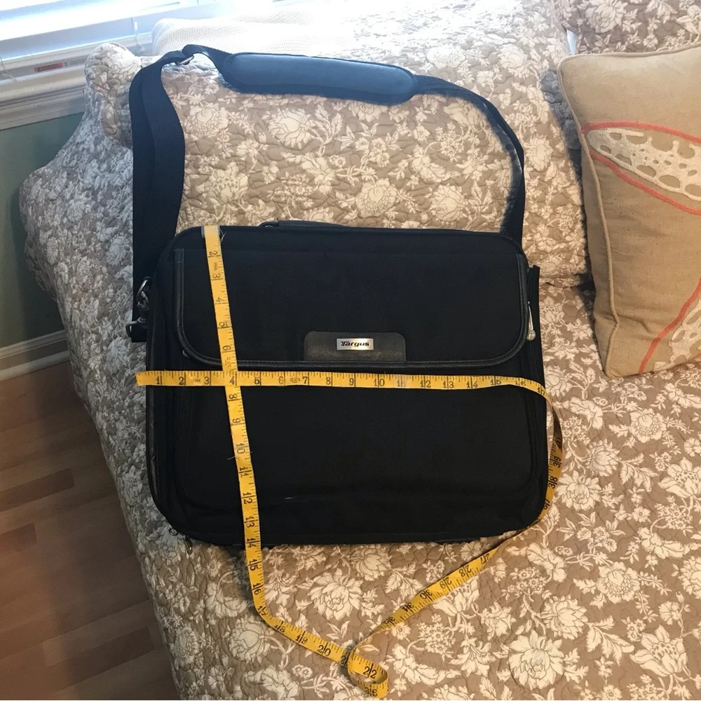 Targus Black Messenger Bag